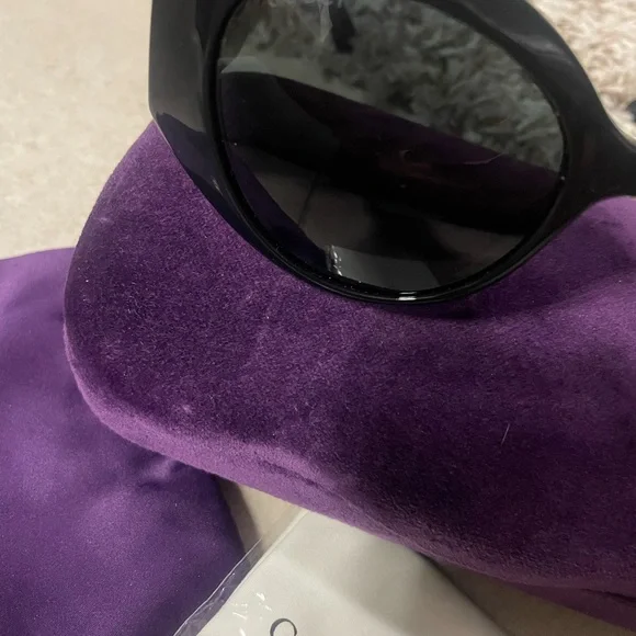 Authentic Gucci sunglasses style GG 0809S in black black  display picture 1